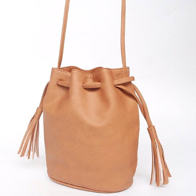 Tampil Trendi dengan Bucket Bag Yuk!