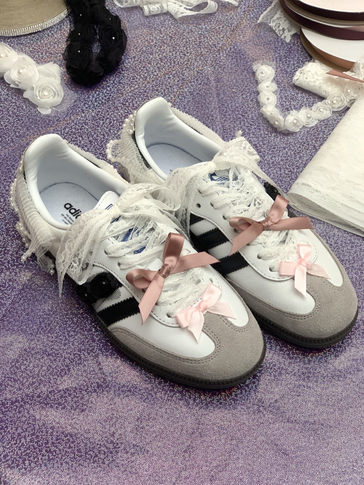 想要少女感你只缺條緞帶！jennie仙氣絲帶編髮、爆紅samba緞帶鞋全都少不了他！