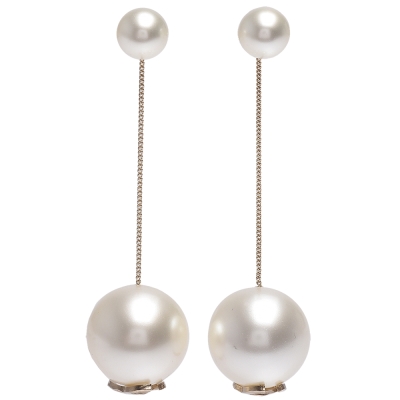 ★經典雙C LOGO，辨識度高★大珍珠造型吊飾，吸睛度100%★金色款，貴氣優雅集於一身★貴婦名媛最愛品牌配件