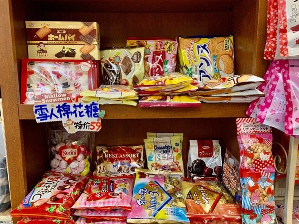 倪倪愛旅遊－『台中購物商圈推薦』台中在地人後花園小歐洲，綠意盎然異國購物散策－台中市大隆路商圈日韓、歐美私貨精品挖寶直擊分享