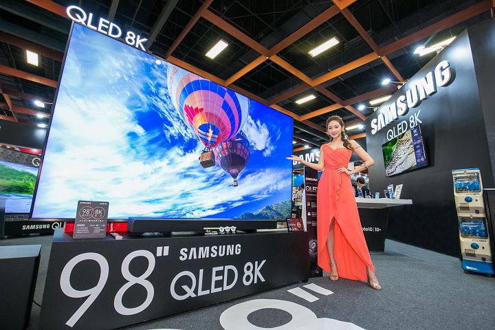三星 98 吋 OLED 8K 電視在台亮相，售價近 200 萬元，專攻金字塔頂層用戶。