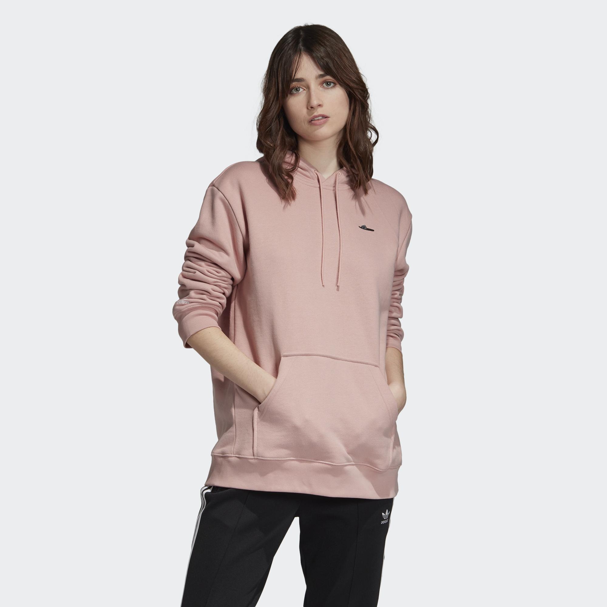 帶有 adidas 基因的舒適連帽上衣