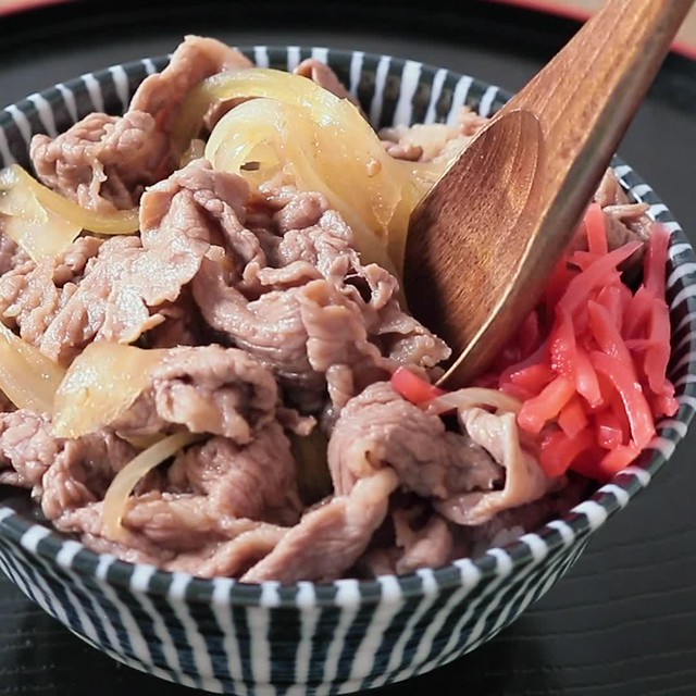 めんつゆと焼肉のタレで簡単つゆだく牛丼