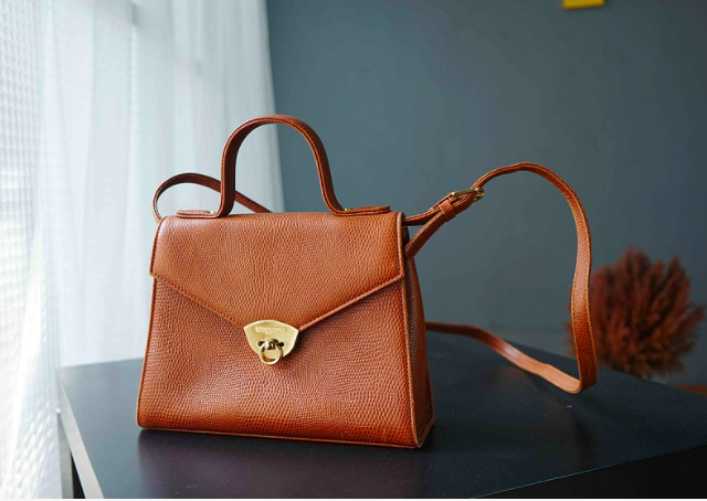 焦糖棕 真皮壓紋硬殼手提肩背包