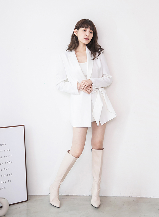 D+AF V字顯瘦剪裁尖頭長靴 膝下靴