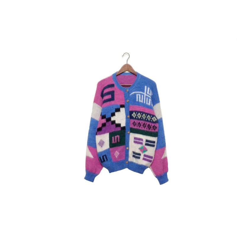 │商品說明│ 趣味圖紋 繽紛色彩 │商品尺寸│ 落肩設計 胸寬：52 衣長：66 平量尺寸：公分(多少有些誤差) │使用及保養方式│ 手洗可維持衣服的壽命較久，機洗時務必使用洗衣袋 │訂購須知│ 商品