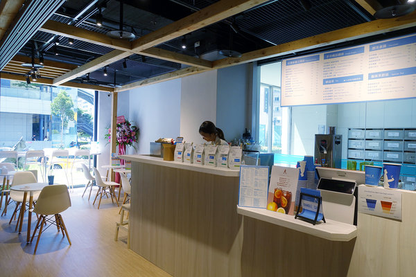 COVEx夏普展演活動，捷運小巨蛋站智慧生活館，結合咖啡店、家電體驗、廚藝教室、精選生活好物、特賣會，可場地租借且有網美牆打卡的主題式情境賣場