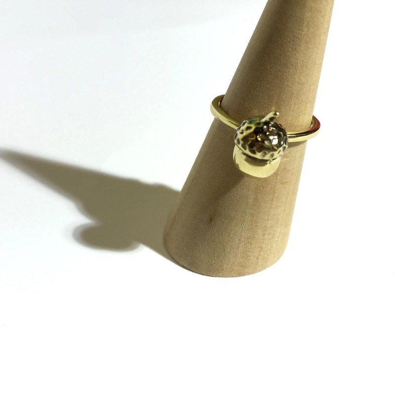 MIDO 偷偷的帶走橡果，默默地與松鼠為敵。 [ Accessory ] For Finger. 材質: 純銅 製作都以美圍 六號 為基準, 開放式。 ( 可微調美圍 5 - 6 - 7 ) 若需要訂