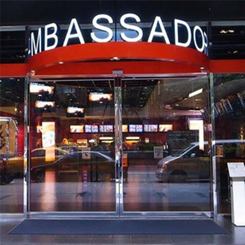 ▲【全省通用】國賓影城 電影優待票適用於台灣各區域國賓影城 (於微風國賓影城使用現場加價30元/西門國賓影城使用現場加價20元)使用說明1.本券適用於全台國賓影城。於優惠期限內可兌換一般廳2D電影票一