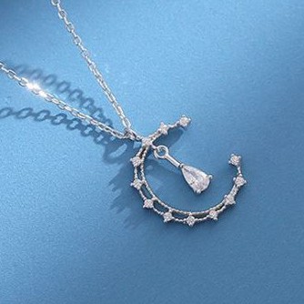 點擊下方看更多KELRA的商品:#KELRA#項鏈 #造型項鏈 #韓國項鏈 #鏈子 #項錬 #配鏈 #短項鏈 #頸項鏈 【商品名稱】月亮水滴項鏈【材質】合金【尺寸】40+5cm延長鏈飾品的保養合金飾品