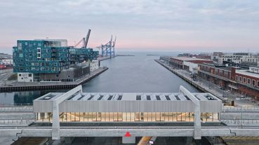 碼頭旁 混凝土與玻璃共構的時尚盒子：Orientkaj與Nordhavn地鐵站