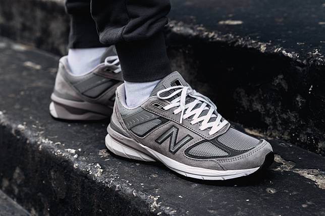 new balance 990v4 vs 990v5