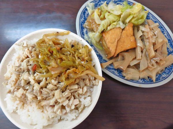 【蘆洲美食】佳香火雞肉飯-充滿著油蔥香的雞肉飯 【蘆洲美食】佳香火雞肉飯-充滿著油蔥香的雞肉飯