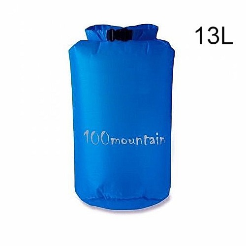 台灣製造。使用超輕抗撕裂尼龍布，無與倫比的輕量化。可收納您的衣服、睡袋、相機、手機等物品。百岳團隊實際在尼泊爾安娜普納山區七天健行測試，好用才敢推薦給您！注意需將開口折三折以上並扣上，才能達到防水效果