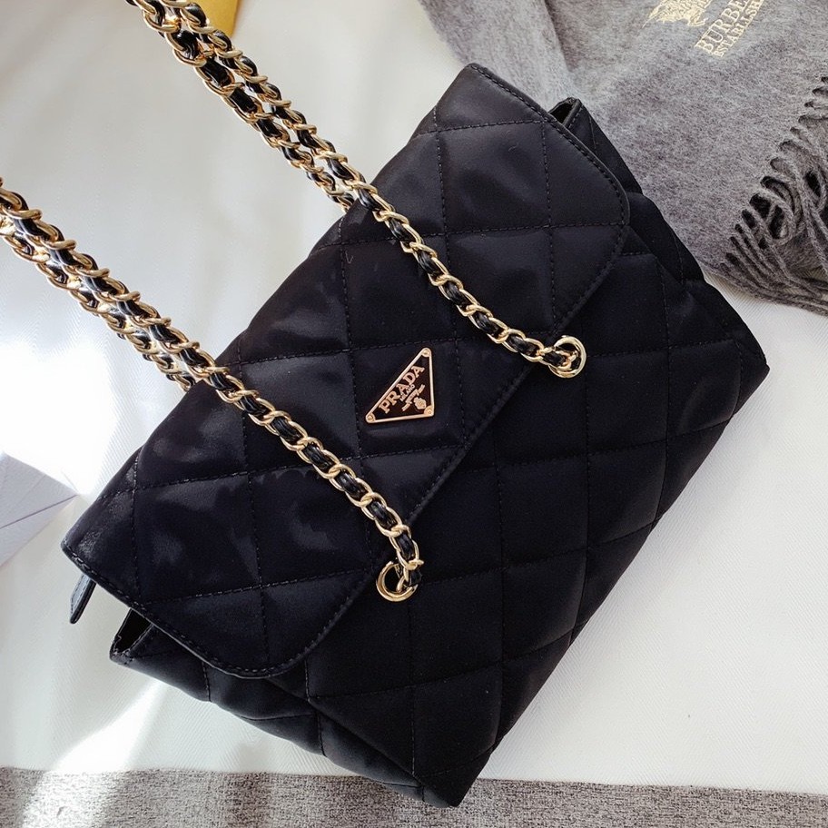 PRADA 19秋冬 Prada尼龍包黑色 復古單肩包 手提包 prada 腋下包 普拉達女包 海外直供