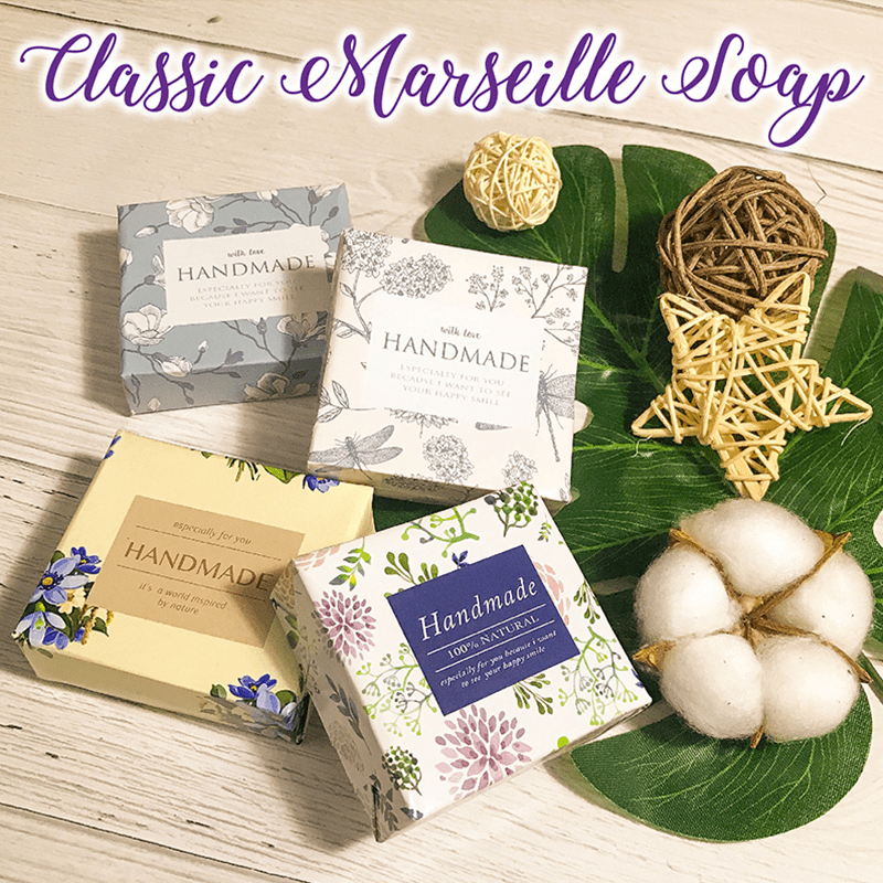 經典72%橄欖油純手工馬賽皂禮盒(4入)，完全照馬賽皂的經典配方製作，沒添加植物粉、色料等等，是成份十分單純的手工皂。非常推薦給家中產婦、孕婦、老人、小寶寶，皮膚敏感的人使用。貼心附上可掛式吸盤起泡皂