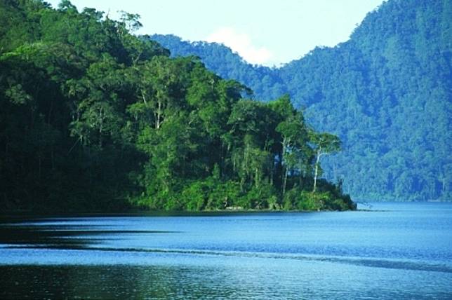 Taman Nasional Kawasan Konservasi Fauna Dan Flora Di