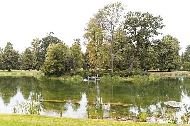 Danau di Althorp House di Northamptonshire (Caters News Agency)