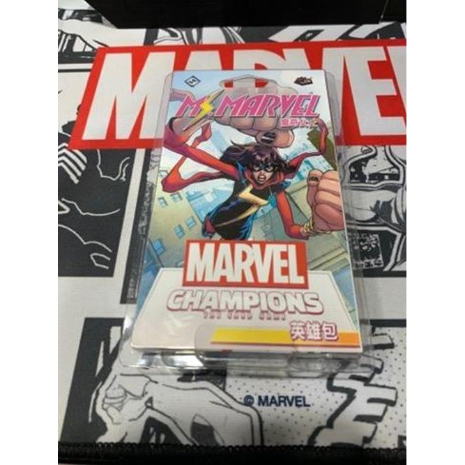 產品說明此英雄包收錄了所有遊玩驚奇女士所需的內容，包含一副預組牌庫。初次以驚奇女士進行遊戲時，請取出置於分隔卡前的所有卡牌，並按照《新手指南》中的遊戲設置說明進行操作。在分隔卡的背面有一個完整的牌庫清