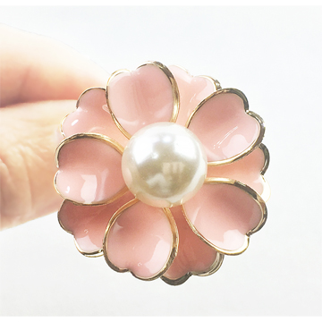 ☉ 母親節、情人節送禮的最佳選擇☉ 細緻、輕巧、好搭配☉ 珍珠花 三環 絲巾扣