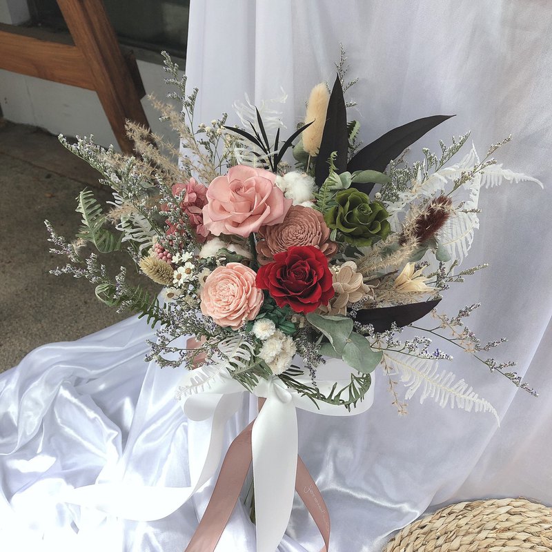 王子與公與的幸福由捧花開始 結婚只有一次 要就要最好的 拍照起來更有質感