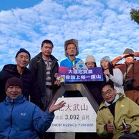 大貓吃貝果爬山趣