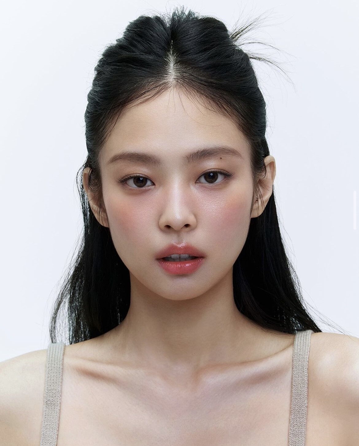 那些網讚拍超好的「韓星廣告代言照」：韓韶禧和車銀優高顏值合作、Jennie廣告像拍雜誌