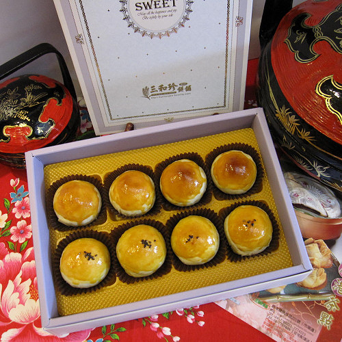 中秋蛋黃酥8入禮盒~榮獲2017年蘋果日報中秋月餅評比酥皮類季軍~部落客大口強力推薦~三和珍餅舖