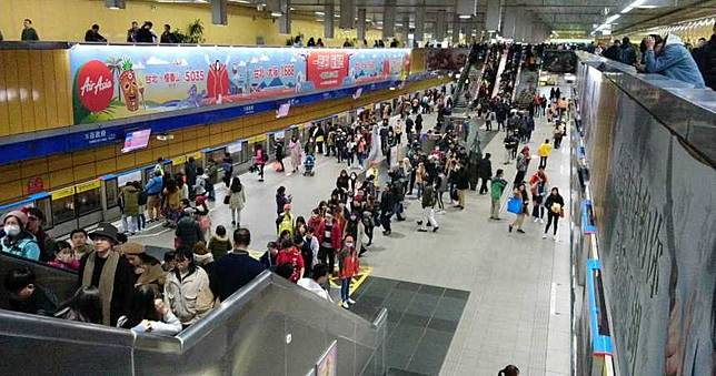 搭捷運AirDrop沒關…女收到「防疫小知識」點開嚇傻