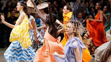 【2020 SS巴黎時裝周】以著衣初衷開啟Issey Miyake全新篇章，新任設計師近藤悟史譜寫的歡愉之歌