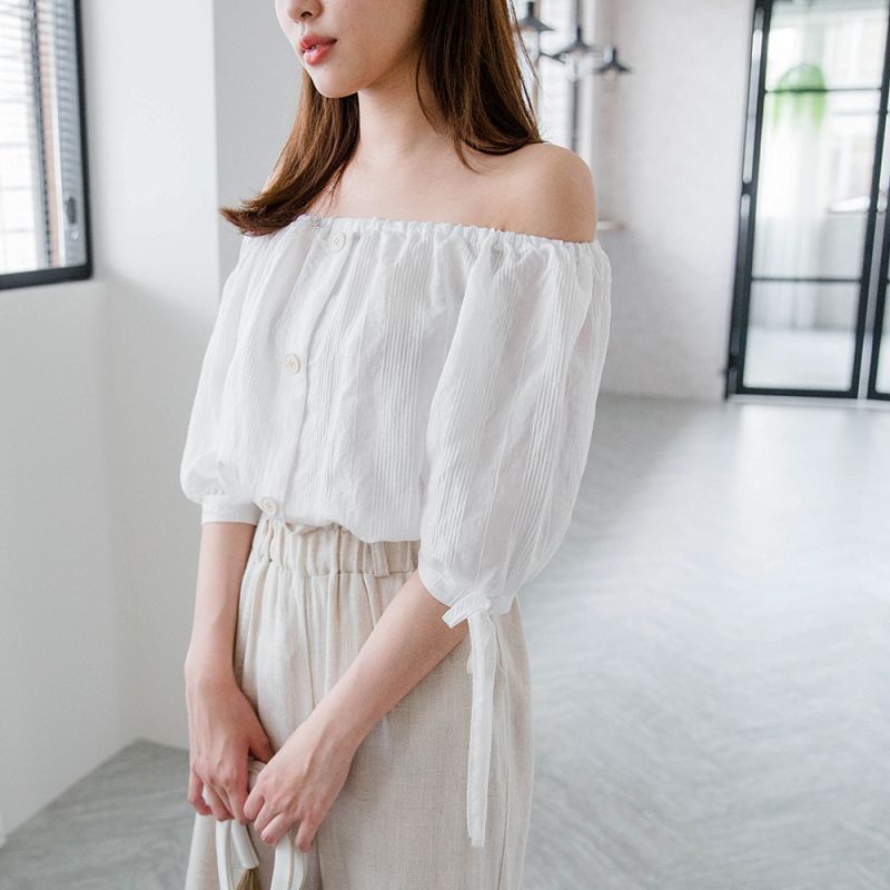 滿兩件5折★現貨免等$280★miustar 排釦公主袖一字領柔軟綿麻上衣(共2色)0611 預購【ng001206】