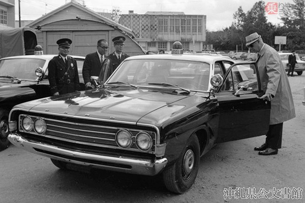 アメリカ統治時代 琉球警察の アメ車パトカー とは 乗りものニュース