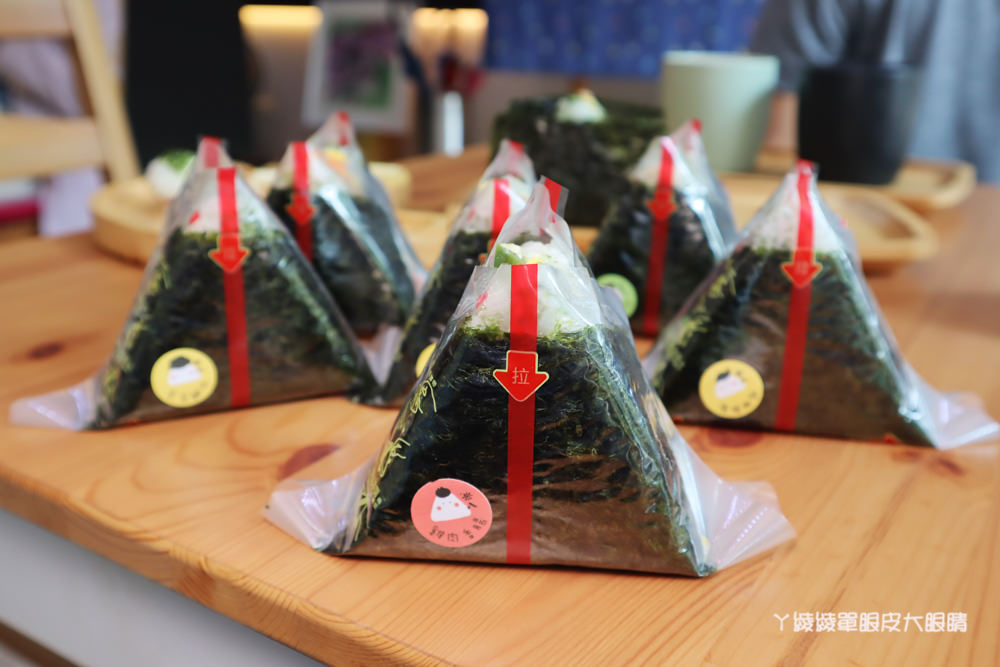 新竹竹北早餐推薦必吃！米八手作飯糰，比超商御飯糰還要大兩倍的巨無霸三角飯糰