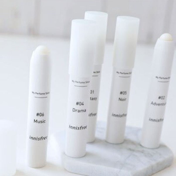 ☞商品特色☜✔1.10款香氛，24種香氣 春夏秋冬四季與六種電影場景組成的10款香氛，根據喜好疊擦，創造專屬自己的香氣，天天都有好心情！ ✔2.方便攜帶的迷你香氛棒 放進包包也完全不負擔的迷你尺寸，不