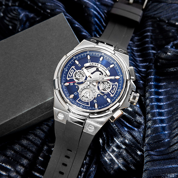 新加坡品牌aries gold，品牌創始人ck woo以創造自信與風格的手錶為願景。lightning系列獨具特色，充滿勝利及競賽的力量之美，賽事旗幟般的格紋，機械多重層次的鏤空錶盤，將運動氣息巧妙的