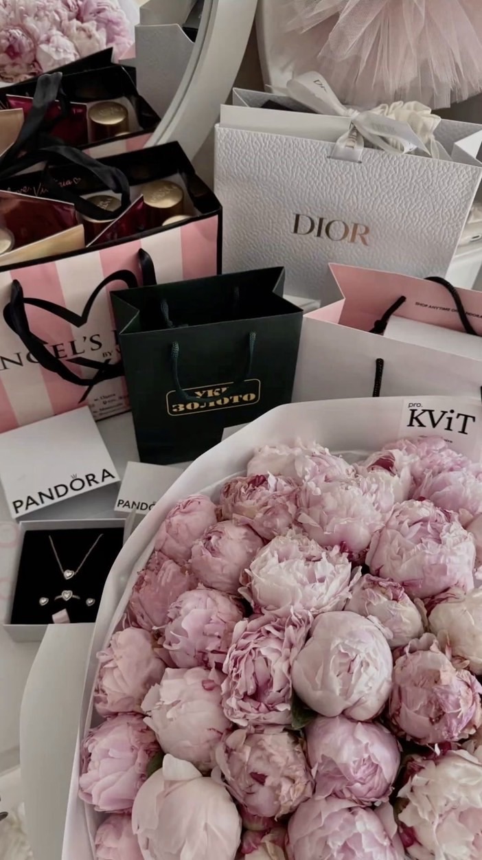 พร้อมส่ง/พรีออเดอร์ ของแบรนด์แท้🛍️ สด/ผ่อน By:Cnnshop