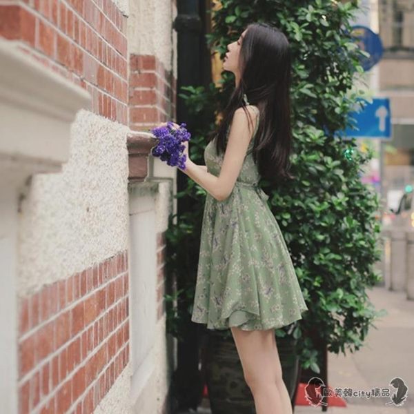 洋裝 小個子女裝150cm顯高露背吊帶碎花連身裙短裙矮 - 歐美韓city精品