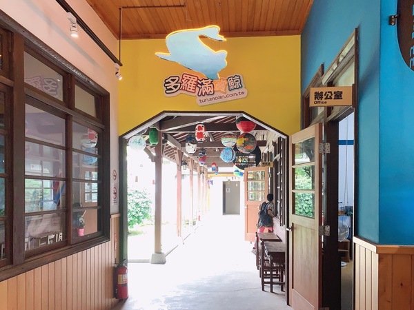 「花蓮旅遊」花蓮租車三天二夜輕旅行自駕遊，盛夏消暑追鯨趣-花蓮永宬租車，老時光燒肉酒肴，欣欣麵館不是麵店，小花公寓民宿與窩WOW青年旅館直擊分享