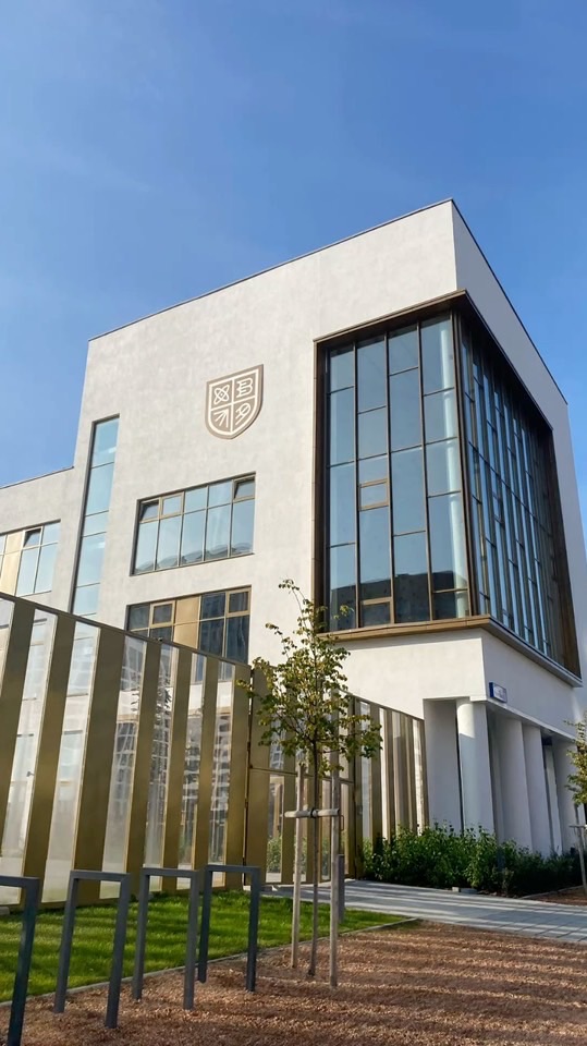 ELISIAN High School ㄴ โรงเรียนมัธยมบอท