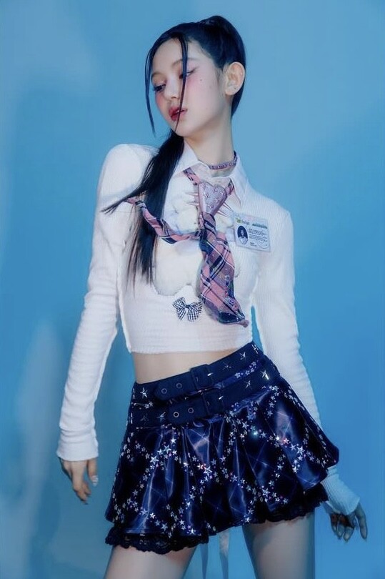 NewJeans登美國跨年特別節目！Y2K個性少女VS美式校園甜妹妝造超強，這款髮飾太酷啦！