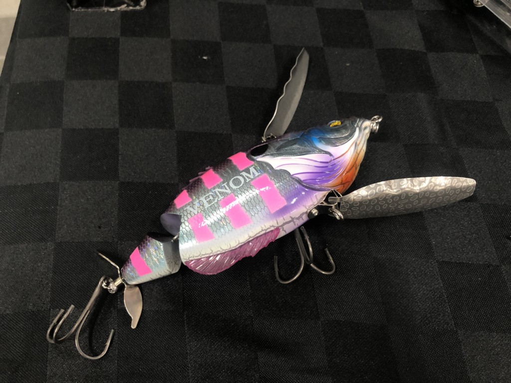 独特すぎる！クリムゾンワールドワイドの150mm横浮きギル型デカ羽根