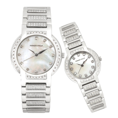 原廠訂製超薄石英機芯 手工爪鑲方晶鋯石 全球限量發行共999只 雕刻限量流水編號標示 原廠高級收藏木紋盒包裝