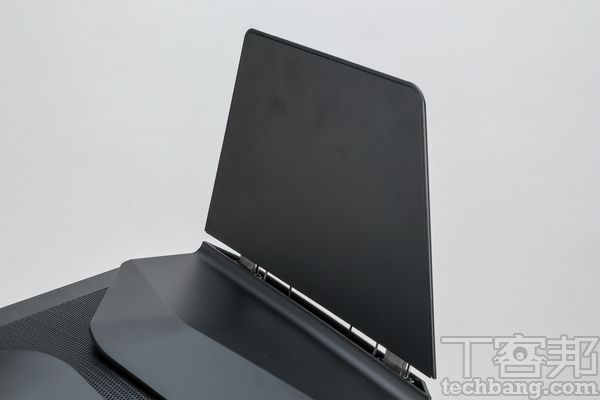 天線設計外觀採用類似宇宙戰艦的造型，2片側翼型的天線結構能夠折疊收合。