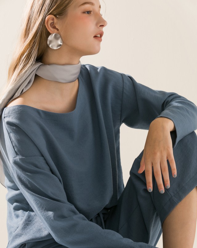 容量: 15ml /取適量的指甲油，均勻塗抹於指甲表面，可依據個人喜好，多層塗抹使用。 (!)注意事項：僅供指甲外用，若感不適請立即停止使用，並視情況就醫，請避免嬰幼兒、寵物誤食。保存方式：放置於陰涼