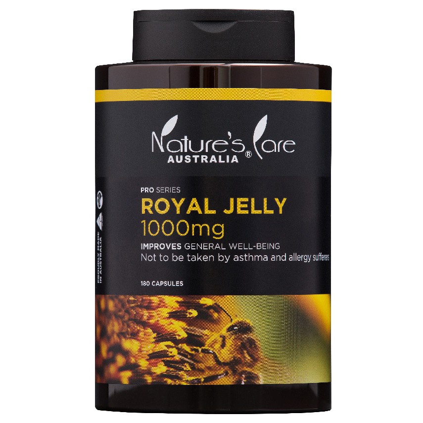 主成分：蜂王乳冷凍濃縮粉(1000毫克新鮮蜂王乳濃縮製成).維生素E.卵磷脂.黃蜜臘.黃豆油 劑型:膠囊容量：180顆 注意事項:花粉過敏者,哮喘及兒童不宜食用 使用方法：成人每日食用1~2顆;或依照