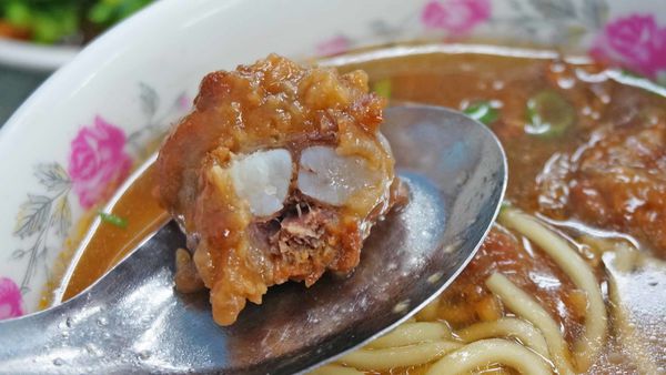 【台北美食】楊后庄排骨酥麵-饒河夜市裡人潮滿滿的超人氣美食