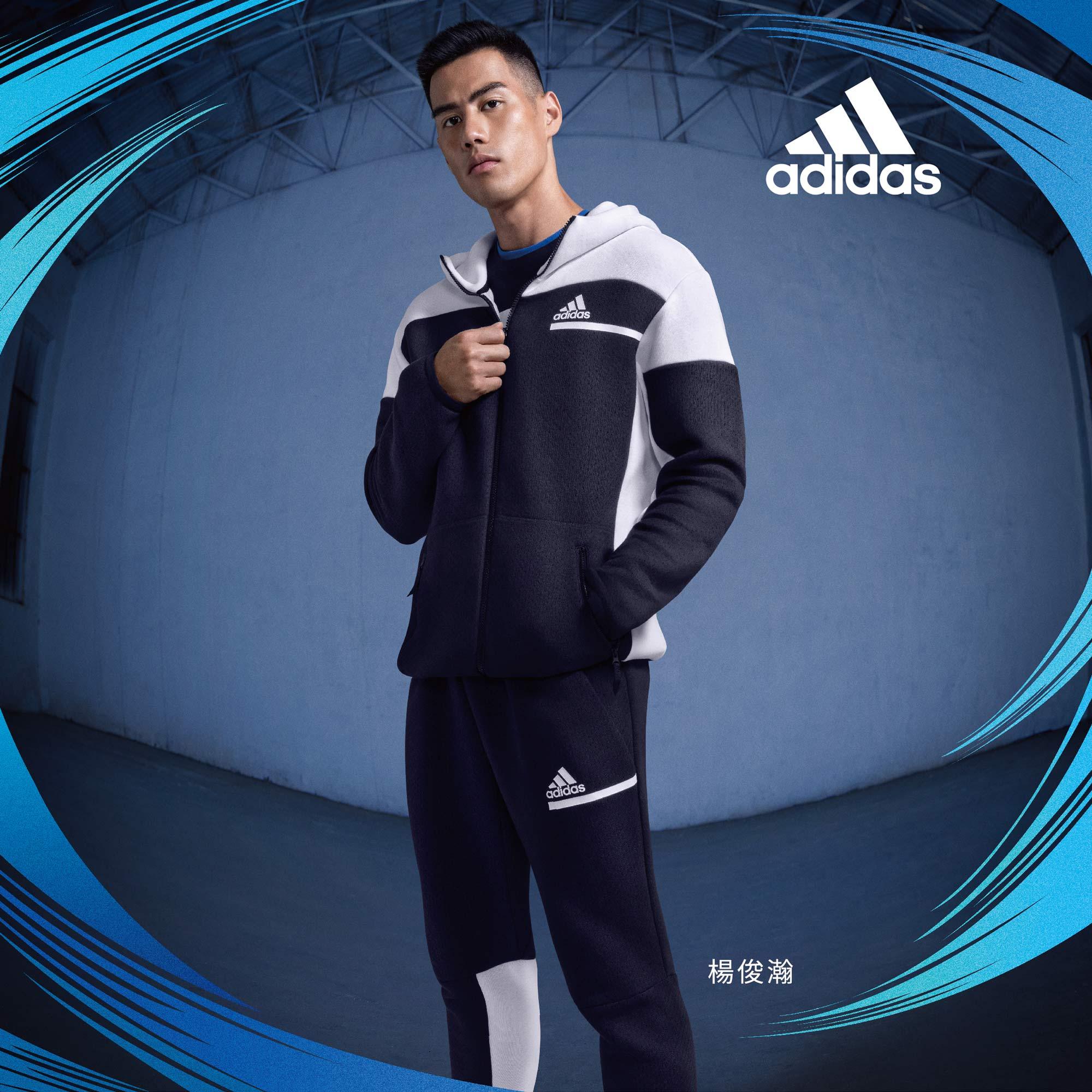 以再生材質打造的寬鬆連帽外套