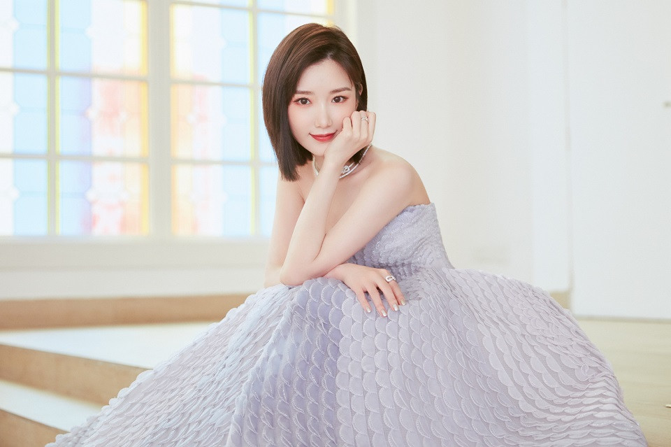 女星紅毯造型9：毛曉彤