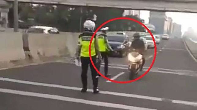 Heboh, Polisi Biarkan Moge Terobos Jalan Layang Casablanca