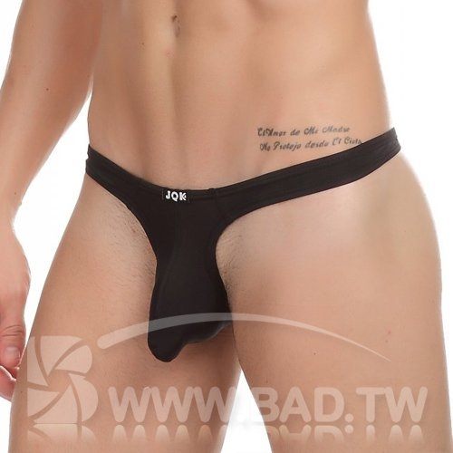 奢華壞男。《激凸囊袋冰絲超薄低腰丁字褲》黑【M / L / XL 】SM角色扮演/性感挑逗/渾圓翹臀